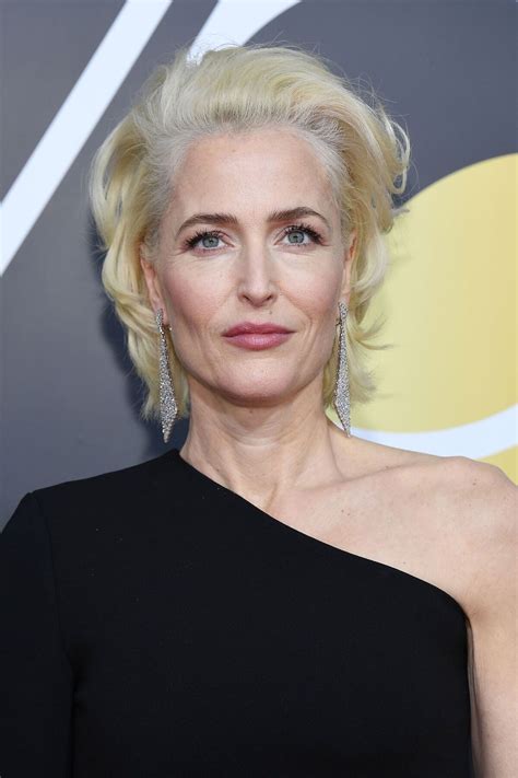 gillian anderson boobs